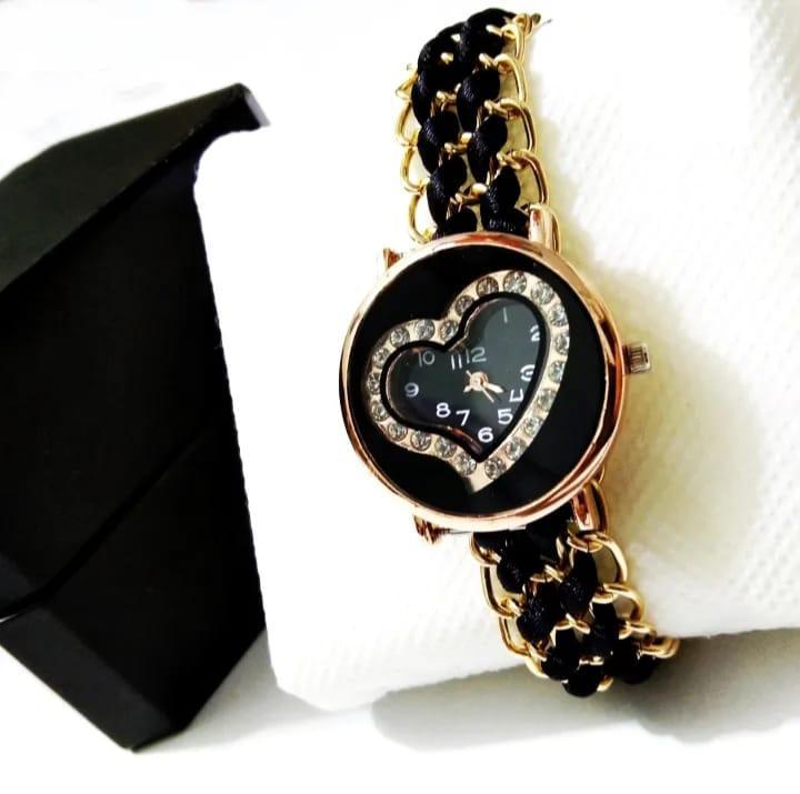 Stylish Woman's Quartz Heart Watch