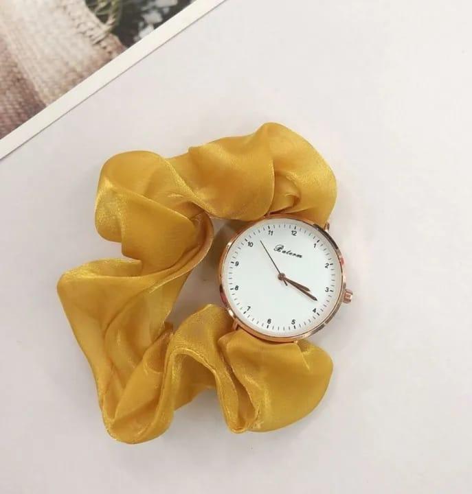 Woman's Quartz Water Resistant Round Analogue watch