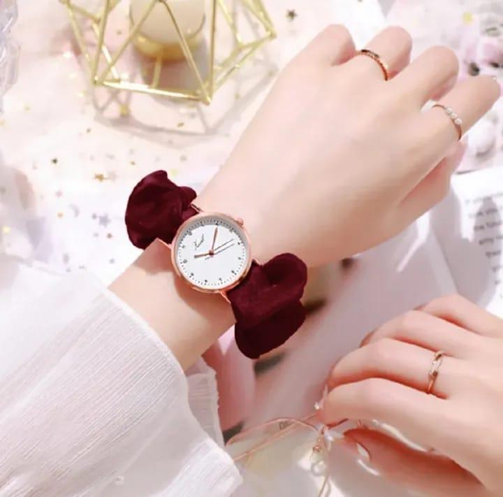 Woman's Quartz Water Resistant Round Analogue watch