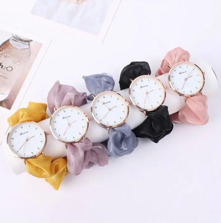 Woman's Quartz Water Resistant Round Analogue watch