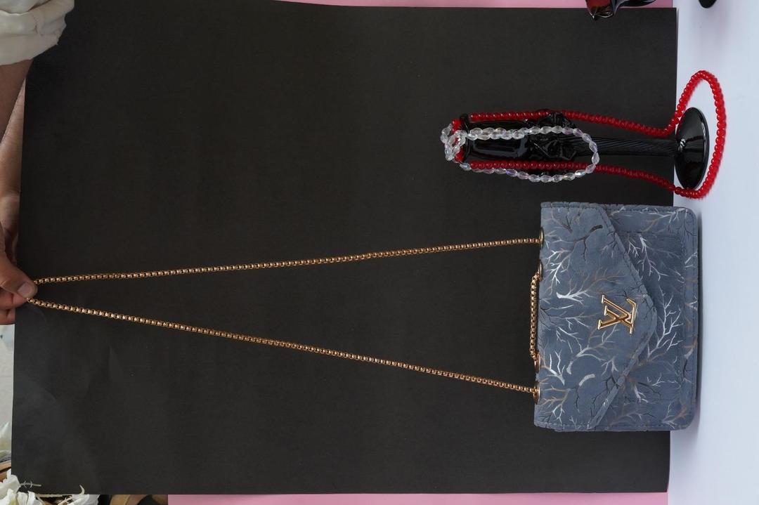 Woman's velvet Textured purse with chain